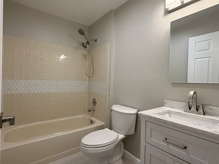 602 Lilac Ln #602 — Photo 8
