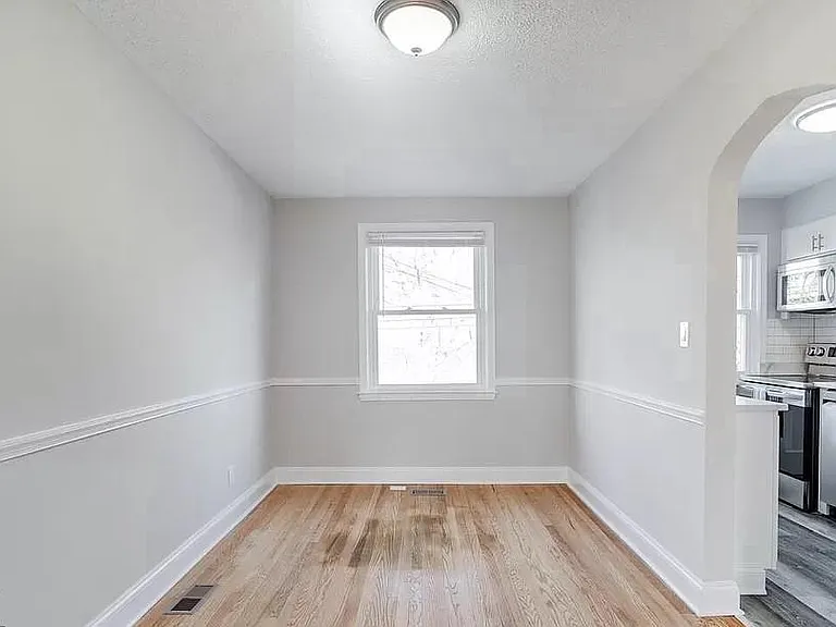 1046 Elm Rd — Photo 7