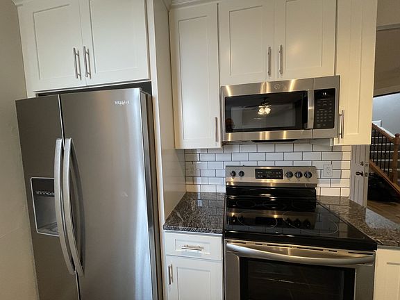 3rd image of 352 Melwood Ave APT 6