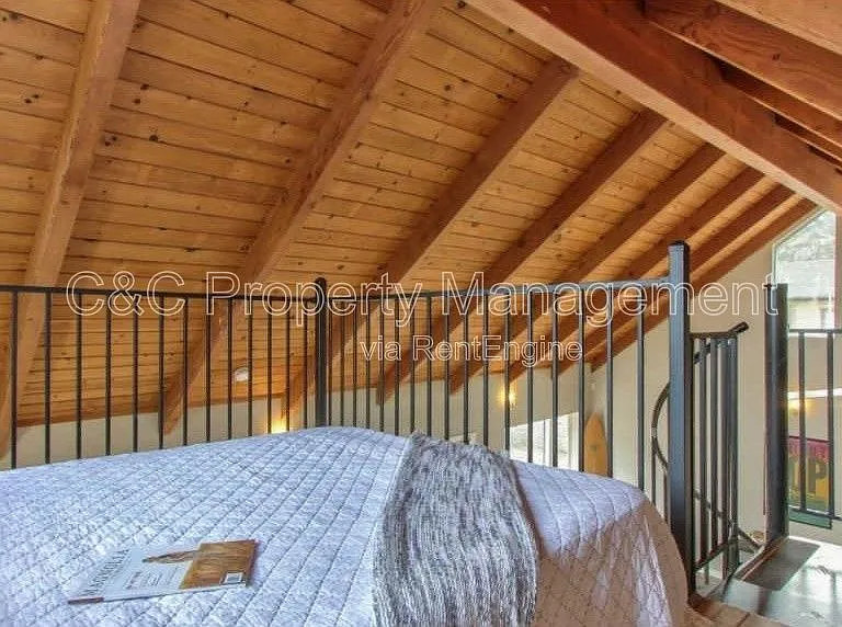 1420 Munras Ave #B — Photo 10