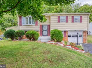 5581 Saint Charles Dr, Woodbridge, VA 22193