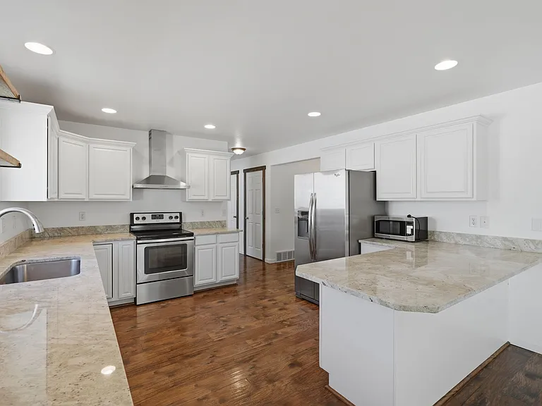 801 Dimaggio Dr — Photo 1