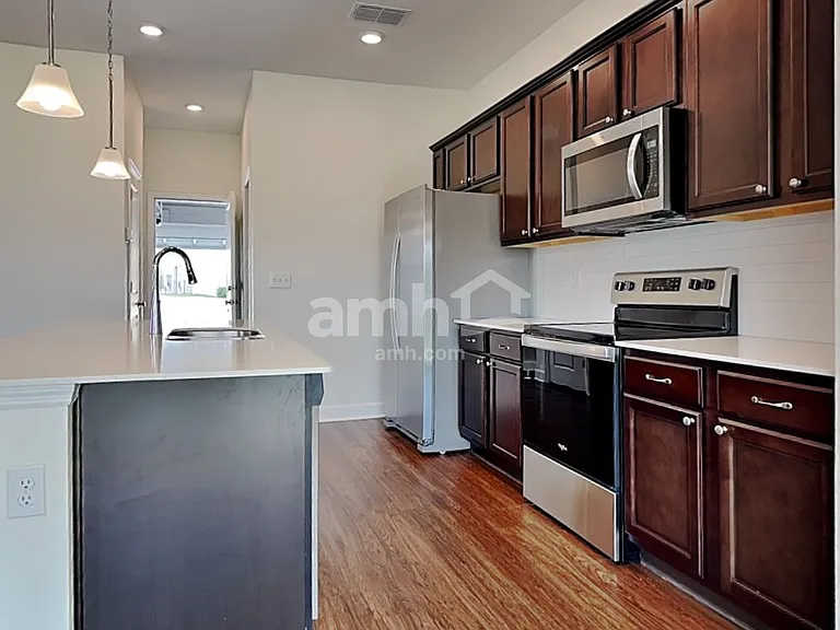 1045 Walden Pond Dr — Photo 3