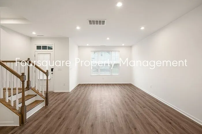 3 bed, 2.5 bath, 1650 sqft, $1,997 — Photo 4