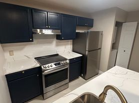 8 Driftwood Ct, Absecon, NJ