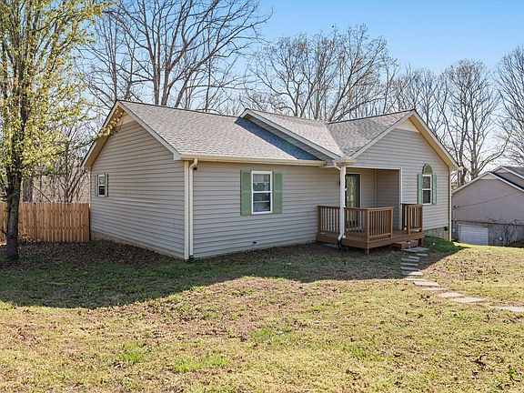 3rd image of 517 Skyview Dr
