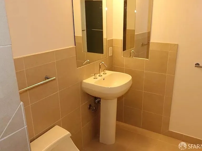Downstairs full bathroom