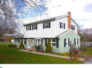 11 Main St, Womelsdorf, PA 19567