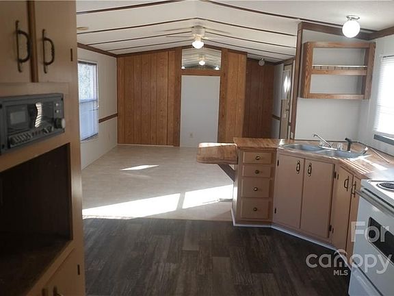 3rd image of 207 Tall Pines Ln