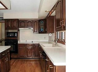 25 Warwick Dr, Fairport, NY 14450