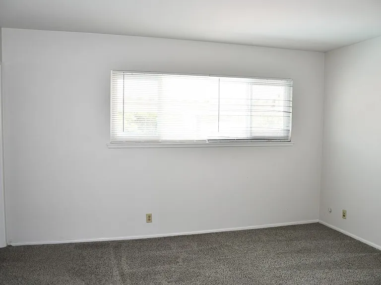 522 E Collins Ave — Photo 49