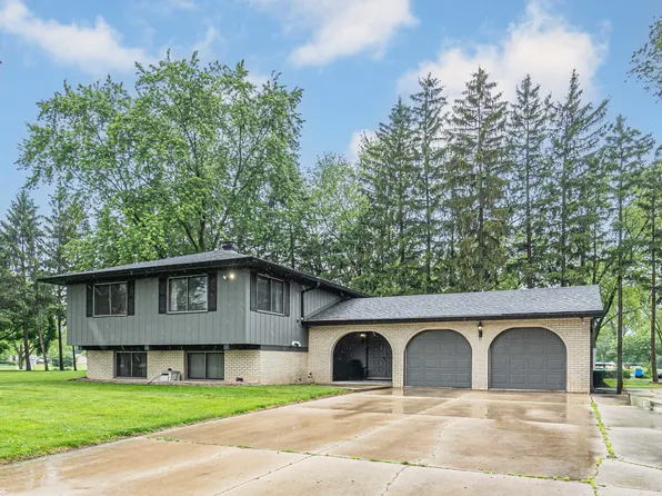 4N580 Chatham Ct, West Chicago, IL 60185