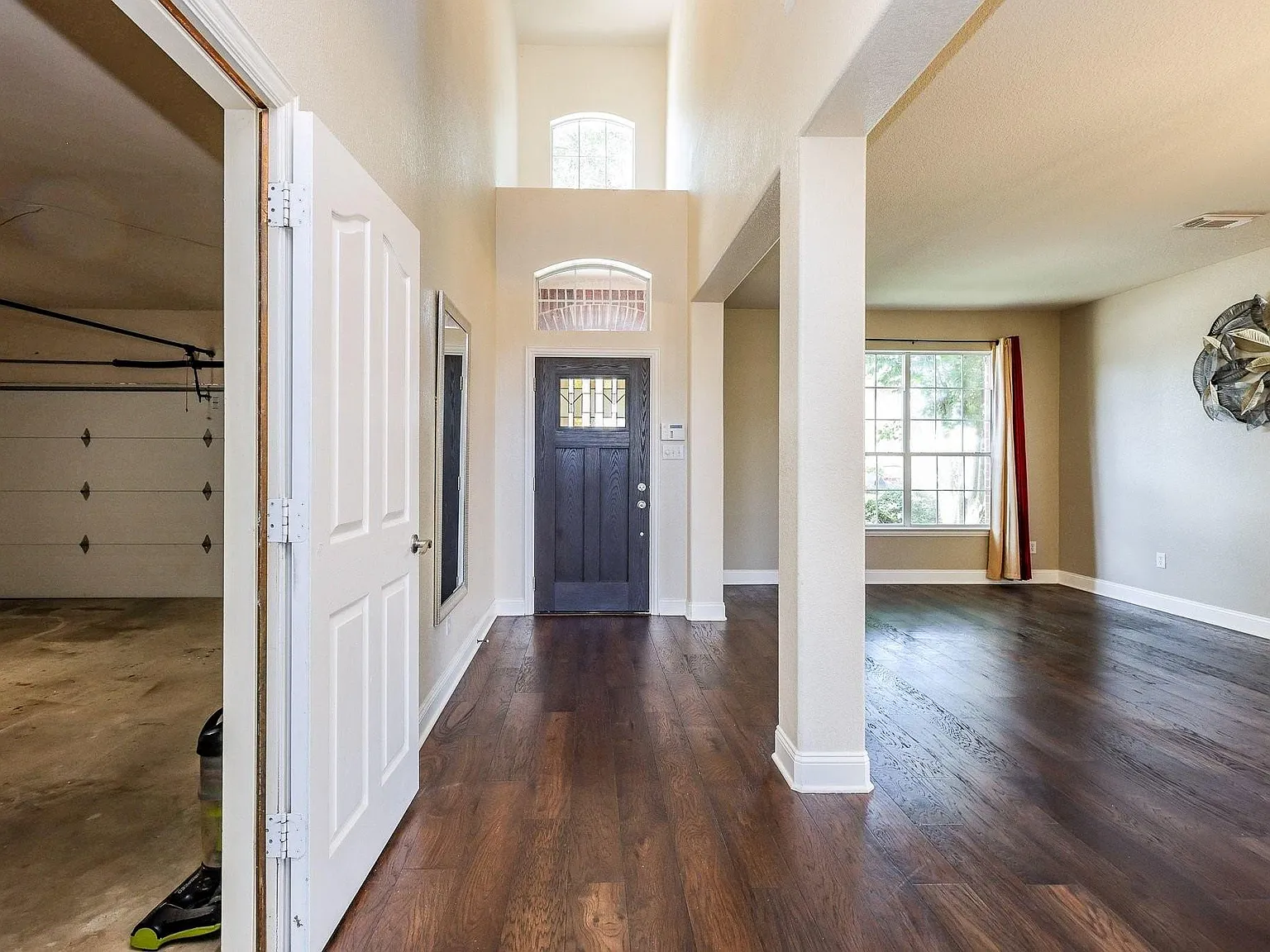4 bed, 2.5 bath, 2756 sqft, $2,500 — Photo 4