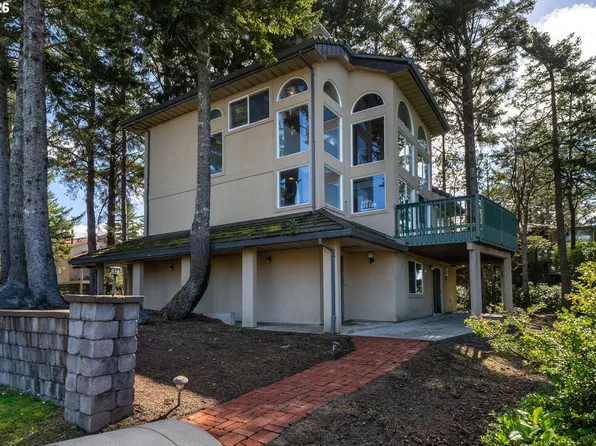 6095 Huckleberry Ln, Tillamook, OR 97141