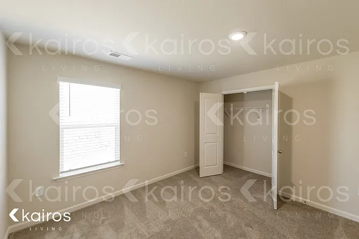 1123 Freedom Pkwy — Photo 12