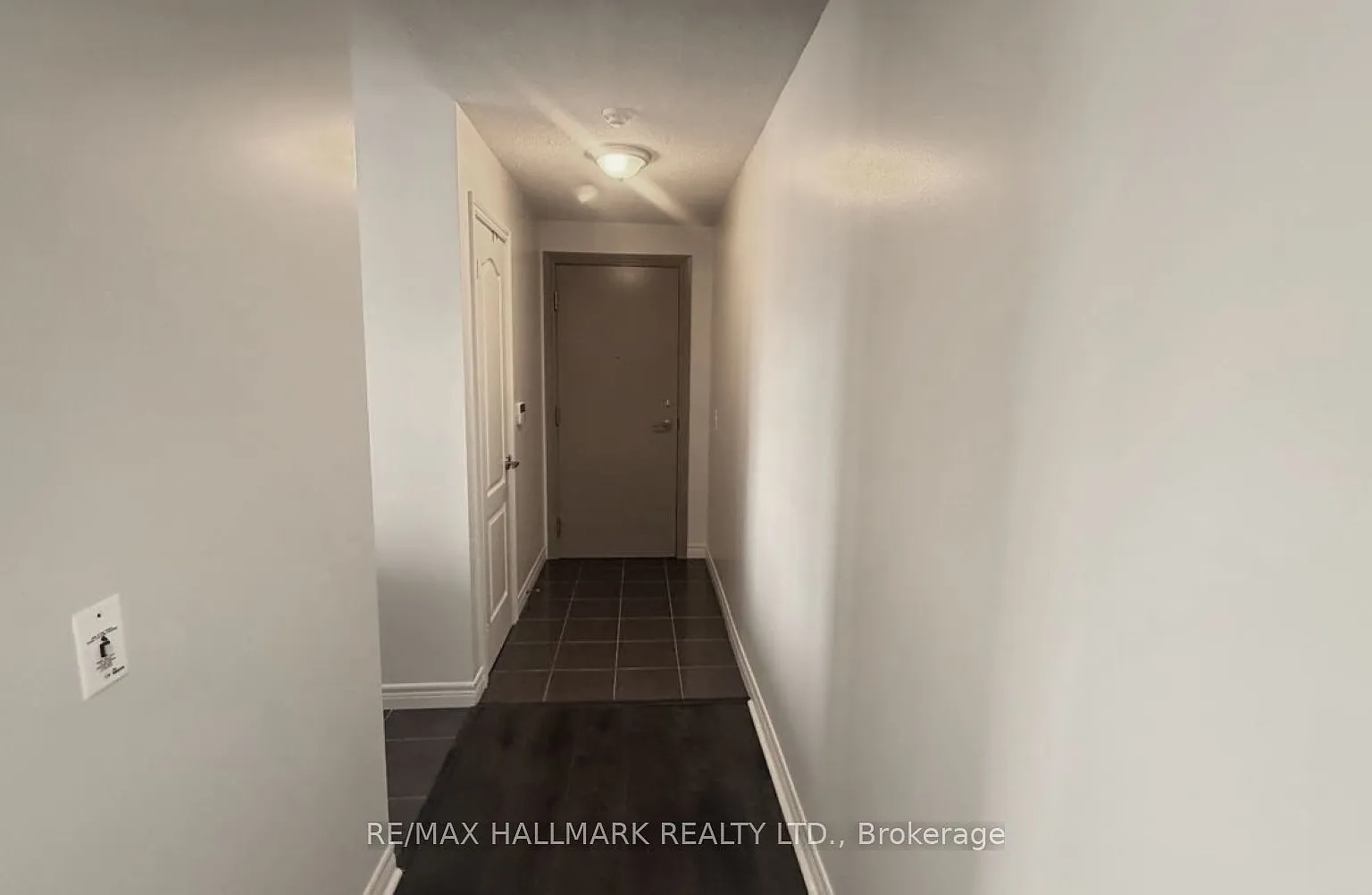 EQ1 Condos — Photo 3