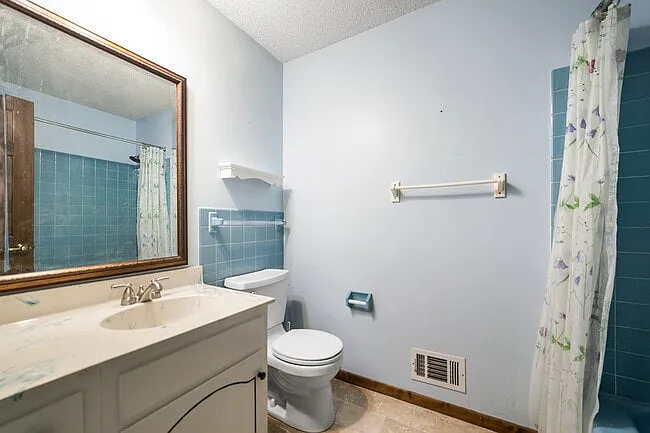 2755 Olive Ln N — Photo 18