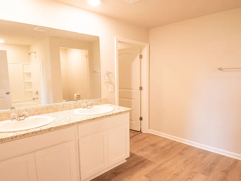 5388 Greenridge Ln — Photo 11