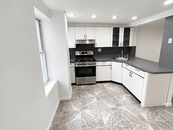 3rd image of 175 9th St #1B