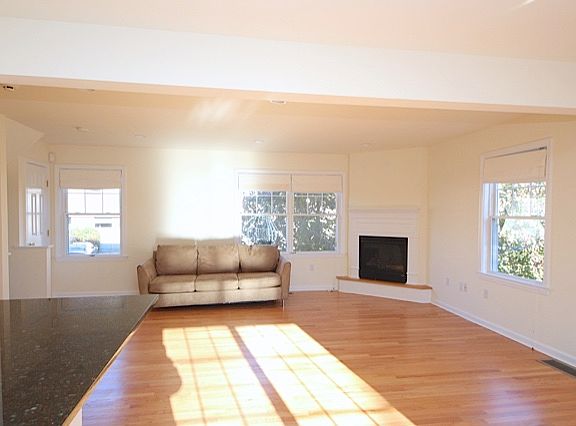 4th image of 39 Oak Street #6