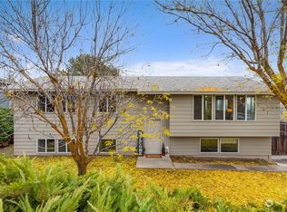 907 Westmorland Dr, Wenatchee, WA 98801