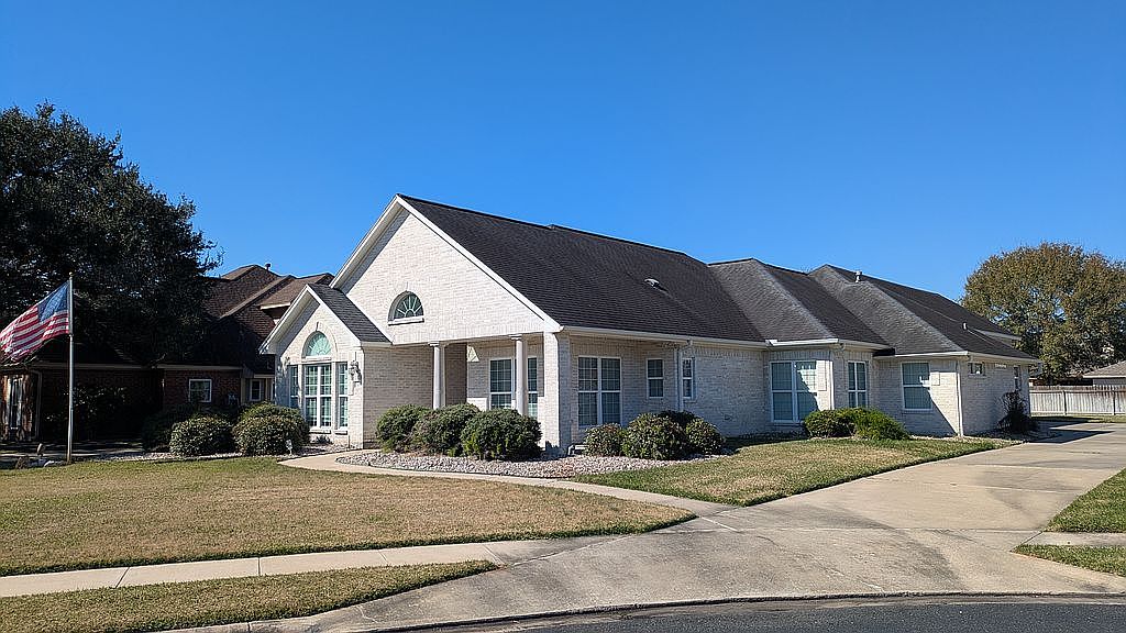 112 Newport Dr