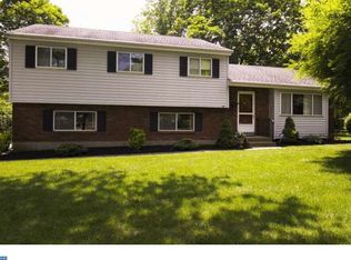 655 Springdale Ter, Yardley, PA 19067