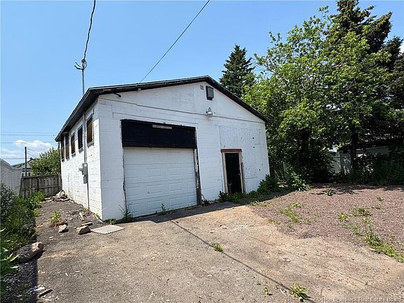 5th image of 190 Spruce St