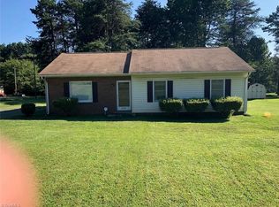 1992 Old Hollow Rd, Walkertown, NC 27051