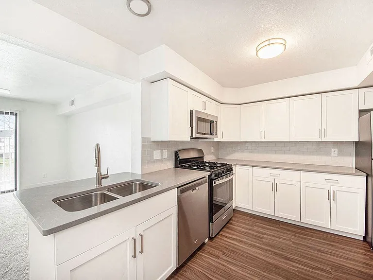 Green Ridge Apartments — Photo 12
