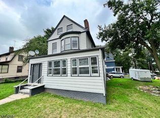 624 N Grove St, East Orange, NJ 07017