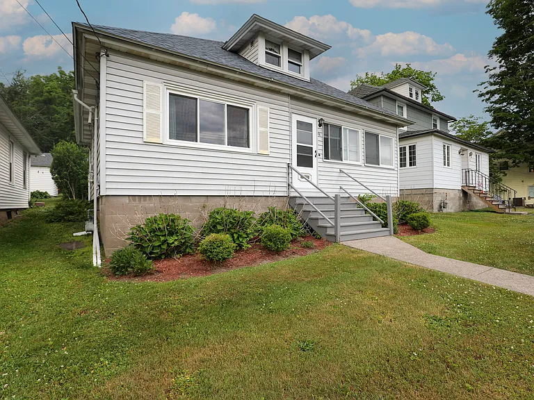 98 Hurley Ave — Photo 2