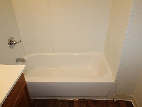 5th image of 2237 Lakeshore Dr APT 2