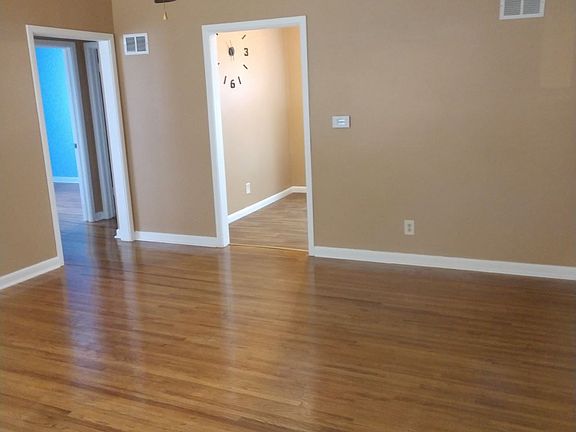 4. 1645 Windsor, Living Room (2)