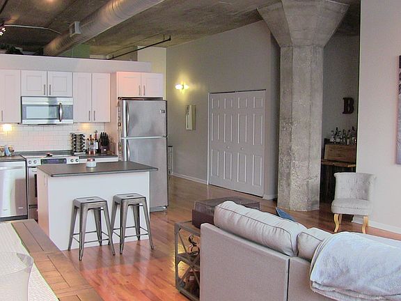 4th image of 621 S Plymouth Ct APT 402
