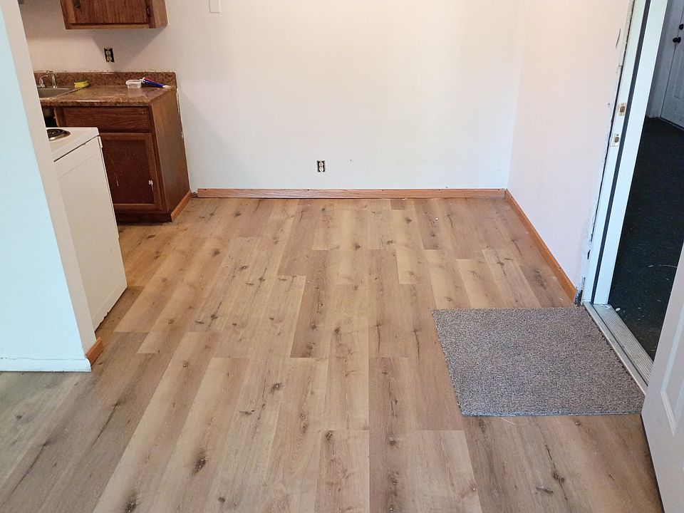 1st image of 945 W Sawyer St #6