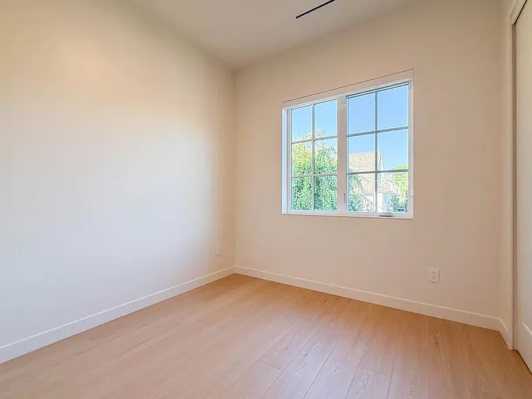 3038 Vine St — Photo 29