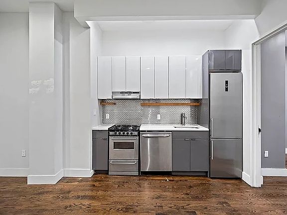 2nd image of 60-15 Myrtle Ave #X