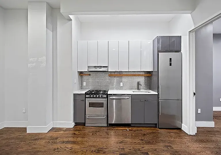 6015 Myrtle Ave #B — Photo 2