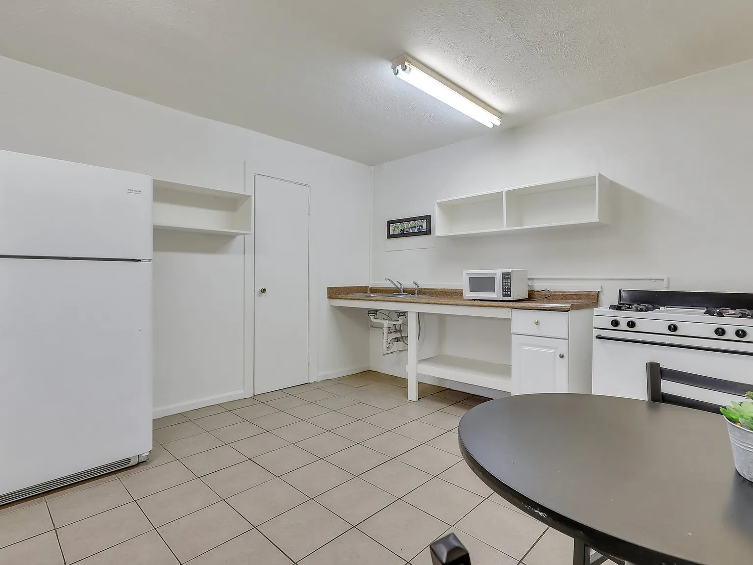 1 bed, 351 sqft, $1,200 — Photo 2