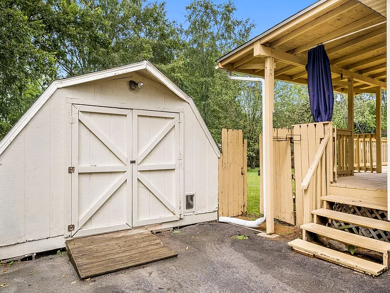 154 Arsenal Dr — Photo 23