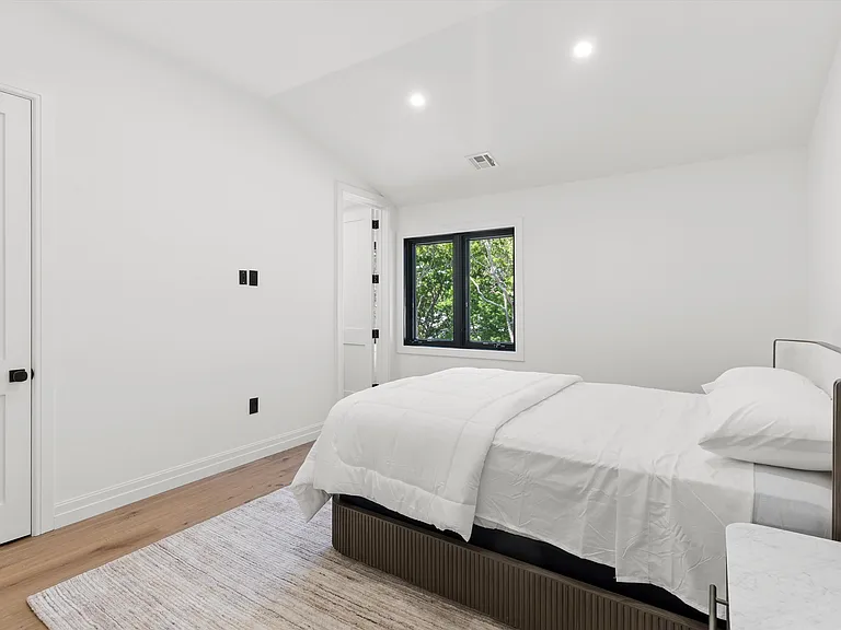 2 Grove Ave — Photo 34