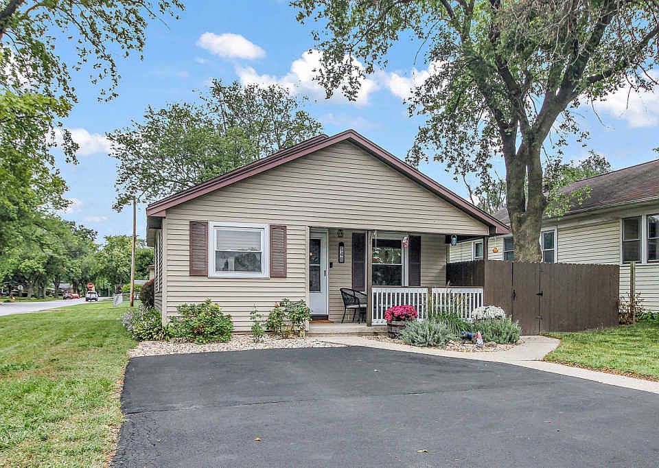 1st image of 948 W 194th Pl