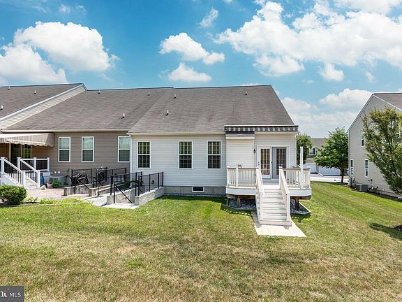 5th image of 186 Greenvale Mews Dr #11