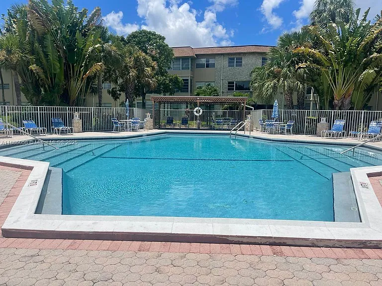 5051 W Oakland Park Blvd #204 — Photo 27