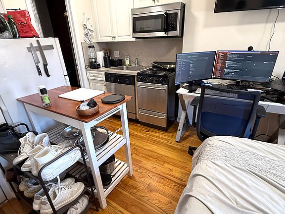 2nd image of 322 E 6th St APT 16