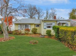 6 Poplar Pl, Glen Cove, NY 11542