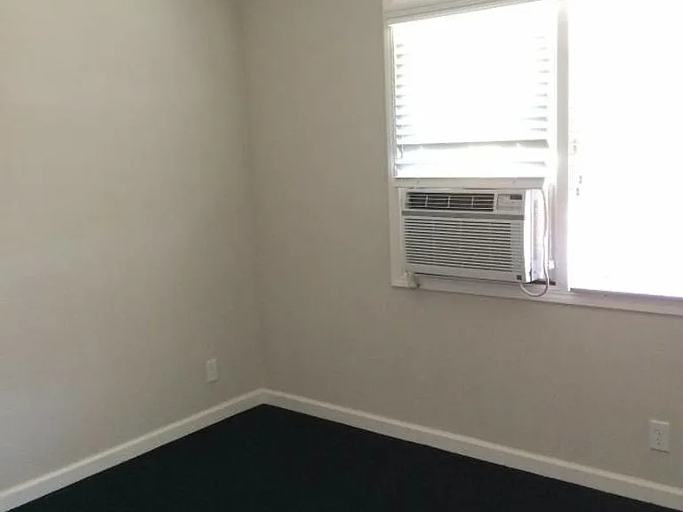 370 N Fair Oaks Ave — Photo 6