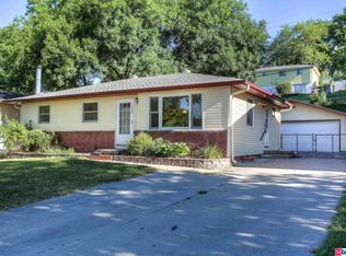 9206 Larimore Ave, Omaha, NE 68134