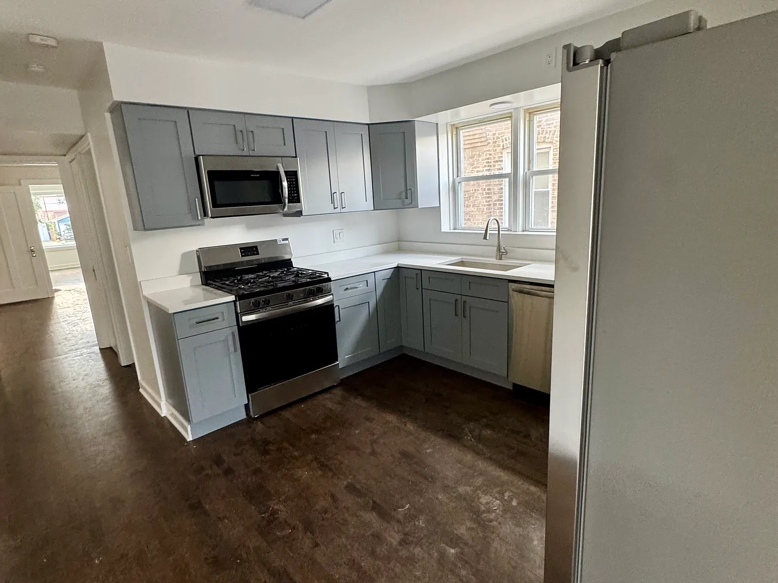 3 bed, 1200 sqft, $2,400 — Photo 4